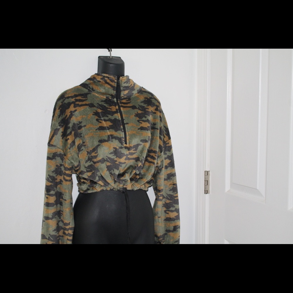 Urban Outfitters Comfy Cropped Camo Sweater Top